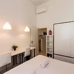 דירה Spacious And Modern In The Center Of Chiado