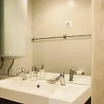 Spacious And Modern In The Center Of Chiado דירה *