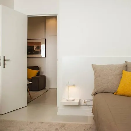 Spacious And Modern In The Center Of Chiado * ליסבון